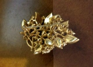 Vintage Crown Trifari White Enamel Leaf Cluster Gold Tone Brooch Pin 1 1/4 Inch 3