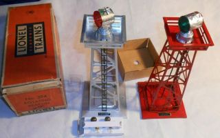 (2) Lionel Vintage Rotating Beacons No.  394 1 With The Box & Extra Bulbs