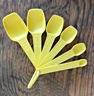 Vintage Tupperware Bright Yellow 6 Piece Measuring Spoon Set With Ring Retro