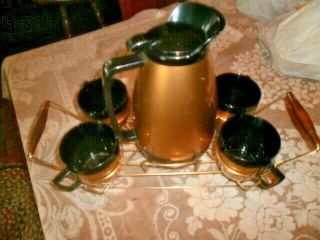 Vintage Retro West Bend Thermo Serv Carafe And 4 Cups Mugs With Wire Holder