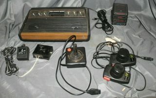 Vintage Atari 2600 Wood Grain Video Game Console Combat Space Invaders