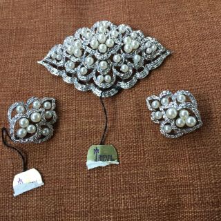 Signed Trifari Vintage Silver Tone Pearl Brooch Pin & Earrings Set With Tags