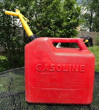 Vintage Chilton 5 - 1/4 Gallon Vented Red Plastic Gas Can Model P50 Yellow Spout