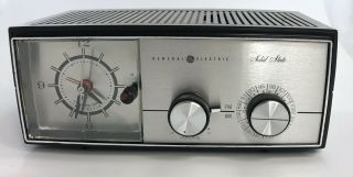 General Electric Solid State Am/fm Alarm Clock Radio,  Walnut - Vtg C4505d