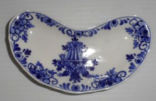 Vintage Porcelain Blue And White Floral Pattern Crescent Bone Dish Plate 3802