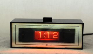 Vintage General Electric Flip Clock Alarm Accurate 8142 - 4 Lighted
