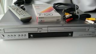 Zenith Dvd Vcr Combo Xbv410 With Remote Av Cables And Vhs Tape Bundle