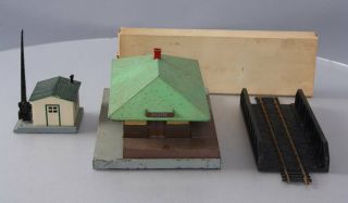 American Flyer Ho Scale Vintage Accessories: 258 Station,  35702 Crossing Gate,  3