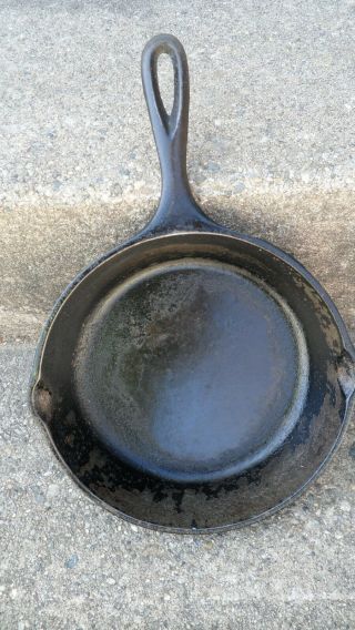 Vtg.  Lodge 8 Inch Cast Iron Skillet/fry Pan - - Heat Ring And Double Spout