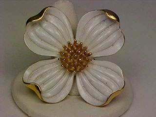 Vintage Signed Crown Trifari Goldtone & White Enamel Dogwood Flower Brooch