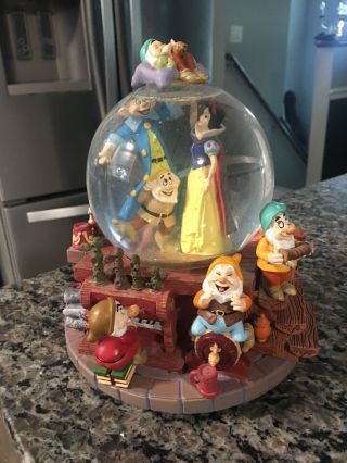 Vintage Disney Snow White & 7 Dwarfs Musical Snow Globe 1990s Rare