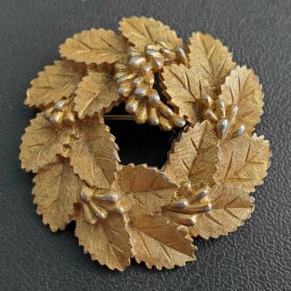 Signed Crown Trifari Vintage Quality Gold Tone Wreath Leaf Flower Brooch Pin O33