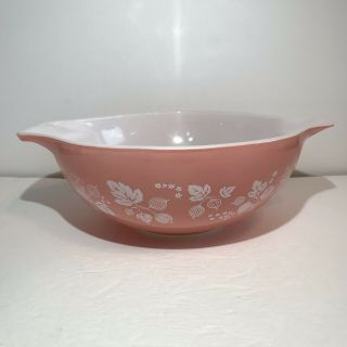 Pyrex Vintage 444 Pink Gooseberry Cinderella Nesting Mixing Bowl Pink White 4 Qt