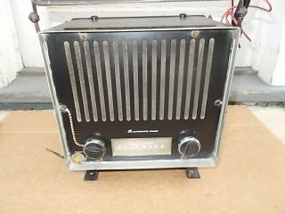 VINTAGE SOLID STATE AUTOMATIC TRACTOR RADIO,  FENDER MOUNT. 2