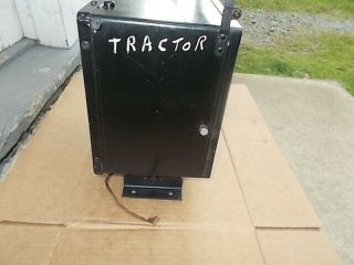 VINTAGE SOLID STATE AUTOMATIC TRACTOR RADIO,  FENDER MOUNT. 4