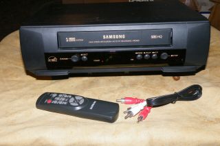 Samsung Vhs/vcr W/remote And Cables