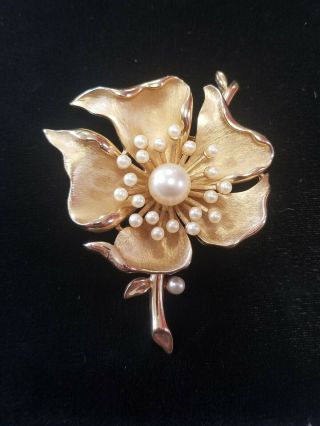 Vintage Crown Trifari Goldtone & Faux Pearl Flower Brooch