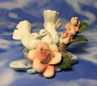 Vintage Capodimonte White Doves Birds & Pink Roses Flowers Figurine