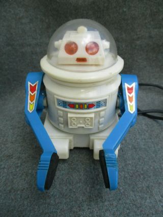 OLD VINTAGE 1980s BATTERY OPERATED TOY SPACE ROBOT MADE IN HONG KONG 2