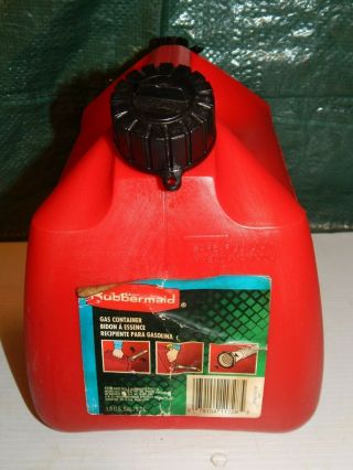 VINTAGE Rubbermaid Gott 1 - 1/2 Gallon Vented Gas Can with Spout - Model 1216 2