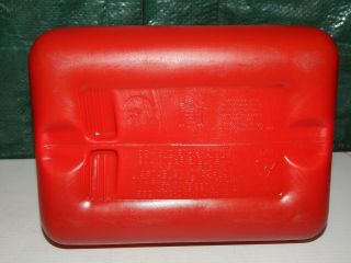 VINTAGE Rubbermaid Gott 1 - 1/2 Gallon Vented Gas Can with Spout - Model 1216 5