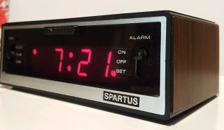 Spartus Comet II Digital Alarm Clock Vintage wood grain look red LED 1122 3