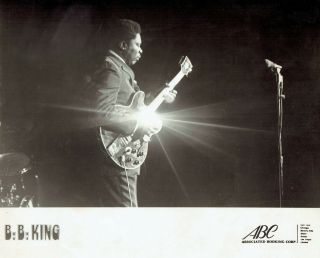 1988 Vintage Photo Playing The Guitar In Concert Blues Singer Bb King