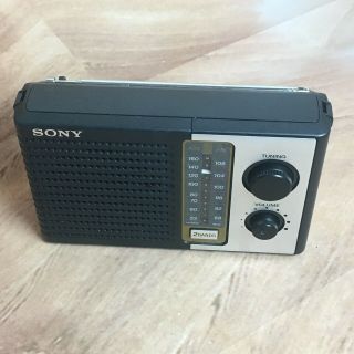 Vintage SONY ICF - F10 Portable 2 Band AM/FM Radio,  Black,  Battery Operated 2