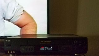 Sony SLV - N70 VCR Video Cassette Recorder 4 - Head Hi - Fi Stereo 8