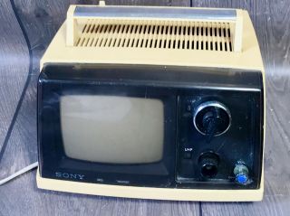 Mid Century Modern Sony Model Tv - 520 Portable Black And White Television