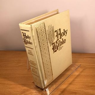 The Holy Bible Kjv,  Red Letter.  Illustrated.  Family Reference Edition,  Leather