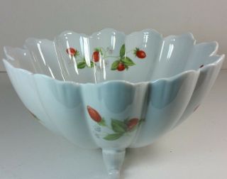 Vintage Limoges Cadeaux Scalloped Fluted Tripod Bowl Strawberries 8.  5 " Dia