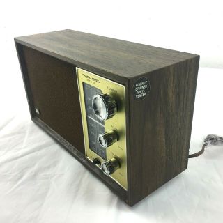 Realistic Radio Mta - 8 Wood Grain Am/fm Retro 12 - 689b - Collectible