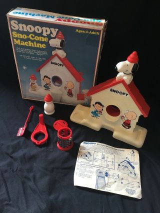 Vintage 1979 Snoopy Sno Cones Machine Snow Cone Maker Shaved Ice Machine Peanuts