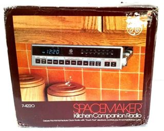 Vintage General Electric Ge Spacemaker Model 7 - 4220 Digital Clock Radio