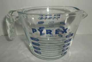 Vintage Pyrex Blue Lettering Glass Measuring Cup 1 Cup 8 Oz Open Handle 2