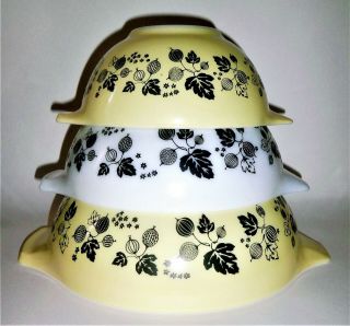 Vintage Pyrex Black Yellow & White Gooseberry Cinderella Nesting Bowls Set Of 3