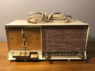 Vintage Ge General Electric Clock Radio Retro Tube Push Button C - 446a