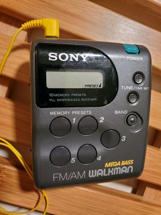 sony classic fm walkman srf - m43 vintage mega bass with sports headphones D4 2
