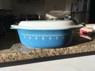 Vintage Pyrex 45 Oval Casserole Dish 2 1/2 Quart Snowflake Garland With Lid