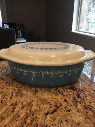Vintage Pyrex 45 Oval Casserole Dish 2 1/2 quart Snowflake Garland with Lid 2