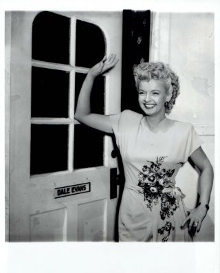 1946 Vintage Photo Singer Actress Dale Evans Poses At Republic Studios Hollywood