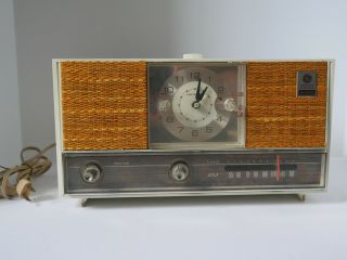 Vintage Ge General Electric Clock Radio White Model C - 1410a Tube Radio
