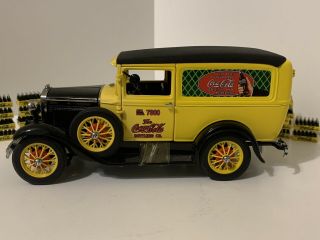Vintage 1931 Ford Coca - Cola Delivery With Crates 1:24 Scale