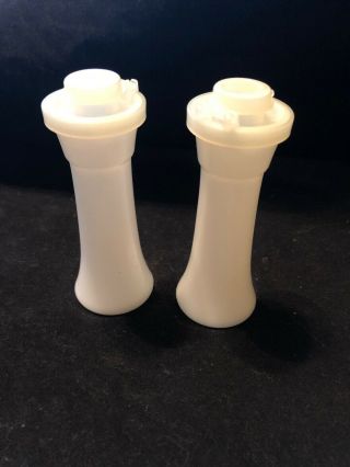 Vintage Tupperware Hourglass Salt And Pepper Shakers 4” 831