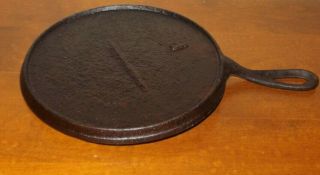Early Vintage Antique Cast Iron Griddle With Gate Mark & B