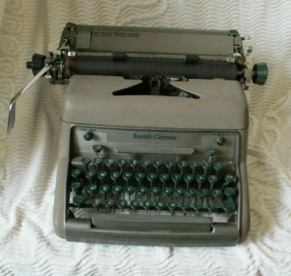 Vintage Smith - Corona Secretariat Eighty - Eight Typewriter Bakelite Green Keys