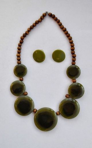 Vtg.  Art Deco Green Lucite And Wooden Bead Necklace And Earrings