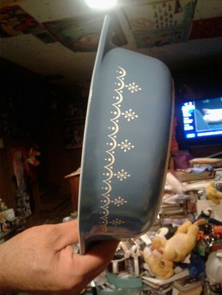 VINTAGE PYREX TURQUOISE/WHITE SNOWFLAKE GARLAND 1 1/2 qt oval casserole dish 043 2