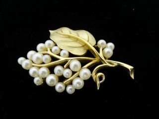 Vintage TRIFARI Crown Gold Tone Leaf With Faux White Pearl Brooch Pin 2